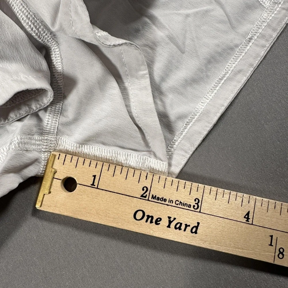 Lululemon Shorts Womens 8 White 2.5 Inseam Running Lined Zip Pocket Athletic